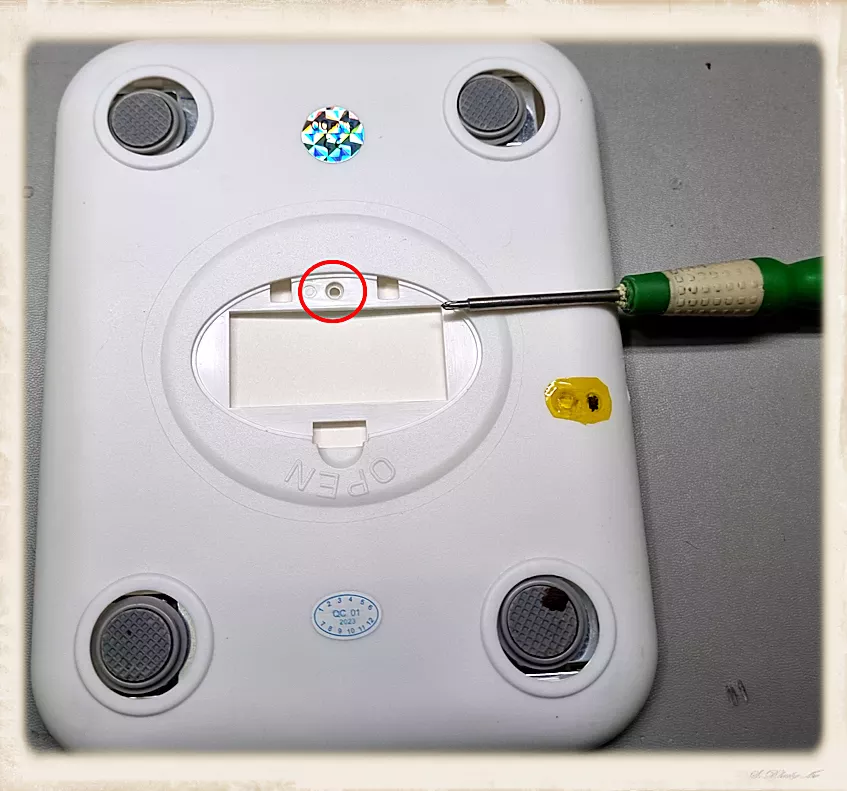 충전 저울로 개조 및 사용기_저울 나사제거