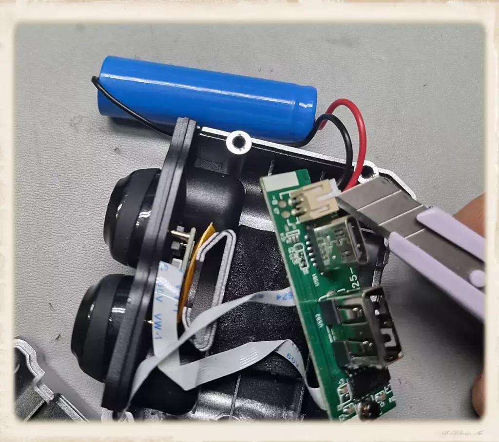 가성비 무선 이어폰 TWS M25 개조 사용법_03배터리 분리