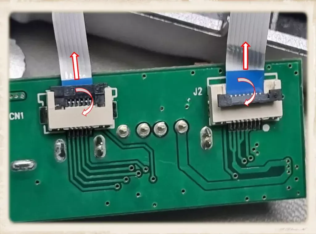 가성비 무선 이어폰 TWS M25 개조 사용법_04플랫 케이블 분리