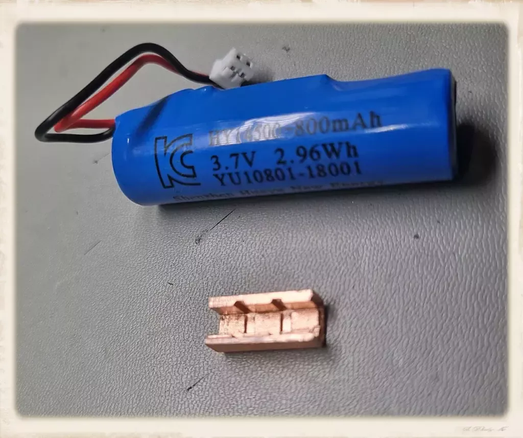 가성비 무선 이어폰 TWS M25 개조 사용법_05방열판 배터리준