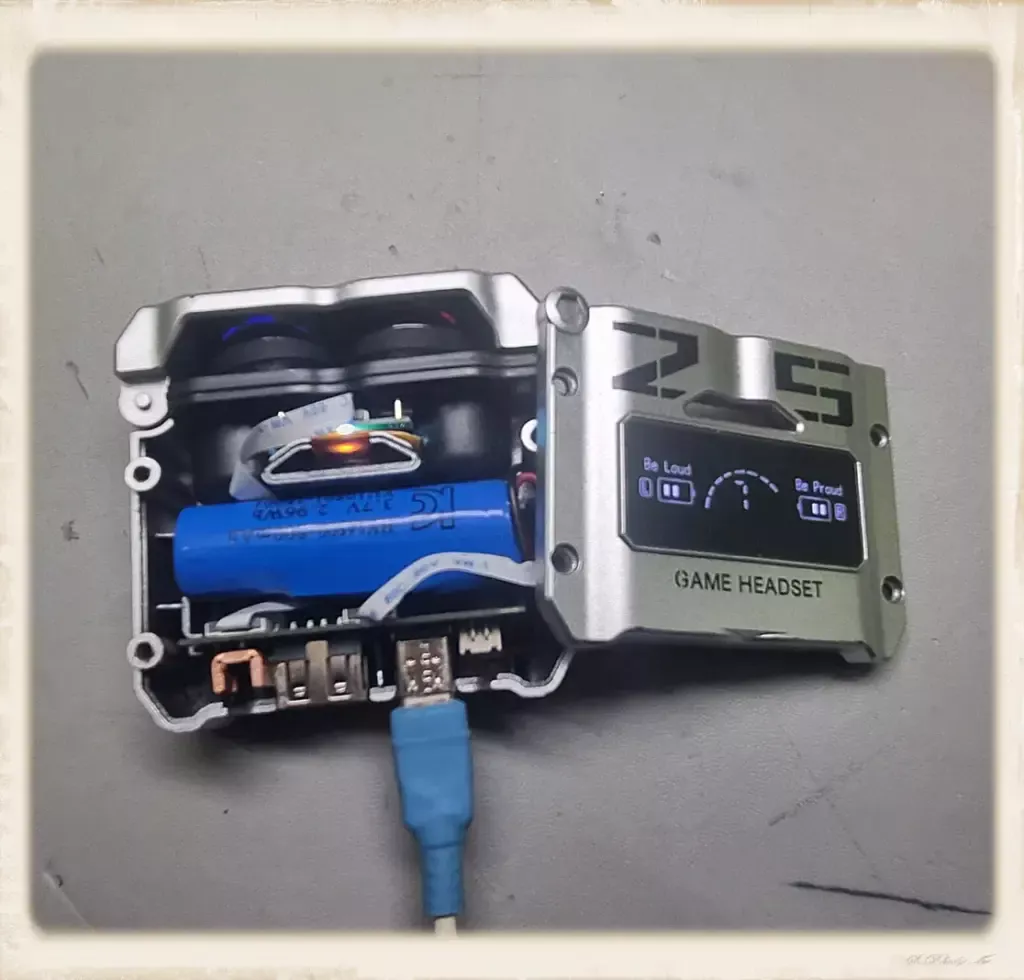 가성비 무선 이어폰 TWS M25 개조 사용법_10충전으로 M25 회로ON