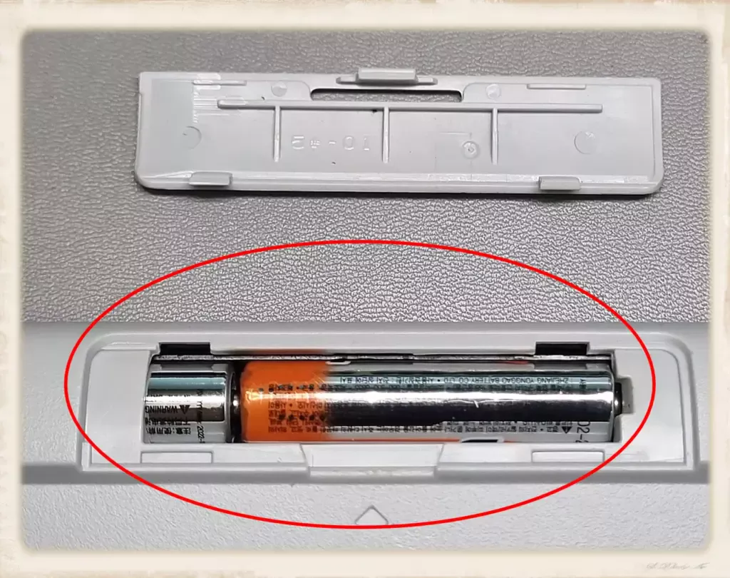 K270 로지텍 키보드 윤활 작업_03배터리제거