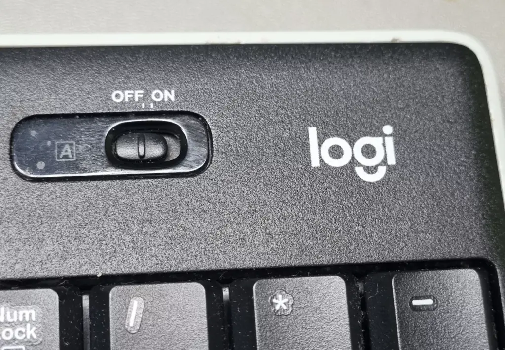 K270 로지텍 키보드 윤활 작업_03전원끄기