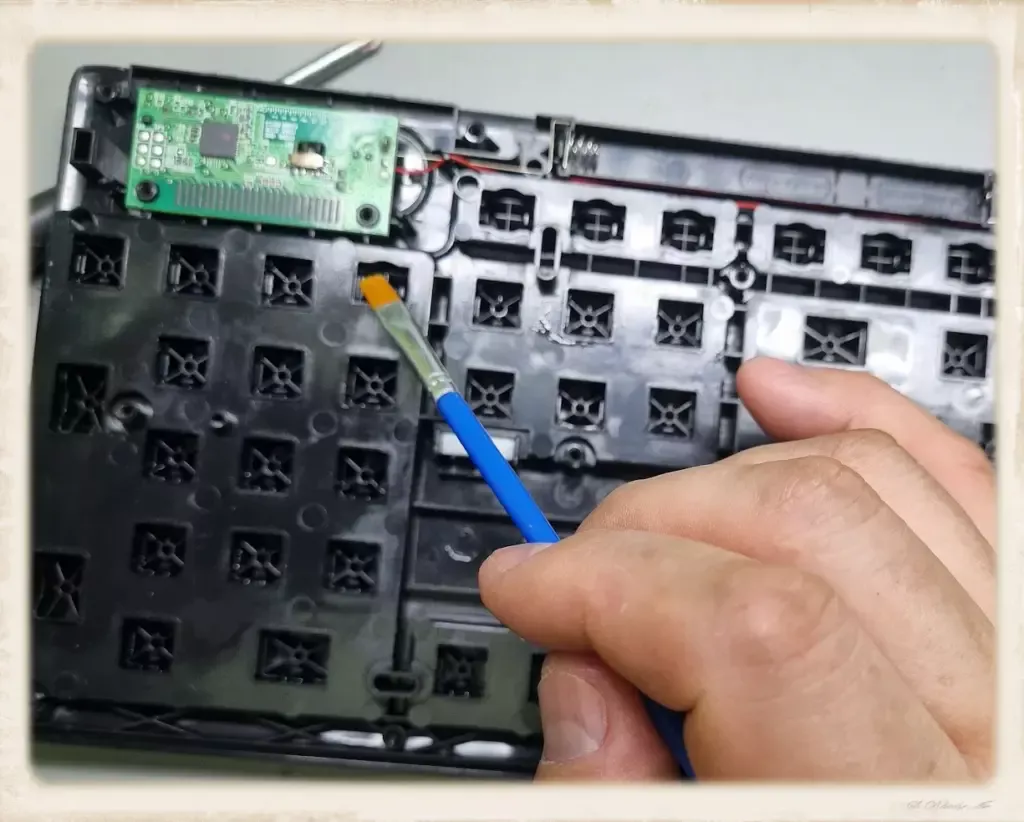 K270 로지텍 키보드 윤활 작업_08자판부바르기